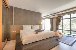 Family Room | Minibar, in-room safe, free WiFi, bed sheets