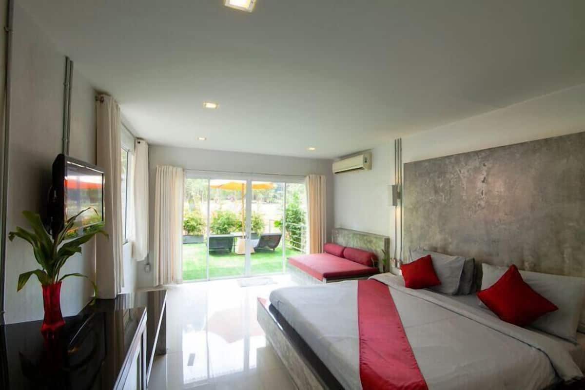 Minibar, in-room safe, free WiFi, bed sheets