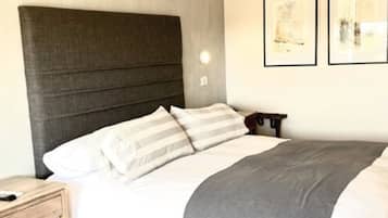 Ropa de cama de alta calidad, cubrecamas y minibar