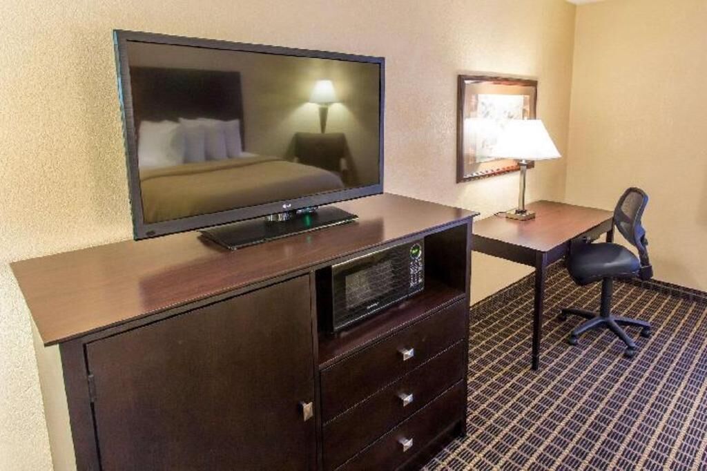 Premium bedding, pillowtop beds, in-room safe, desk