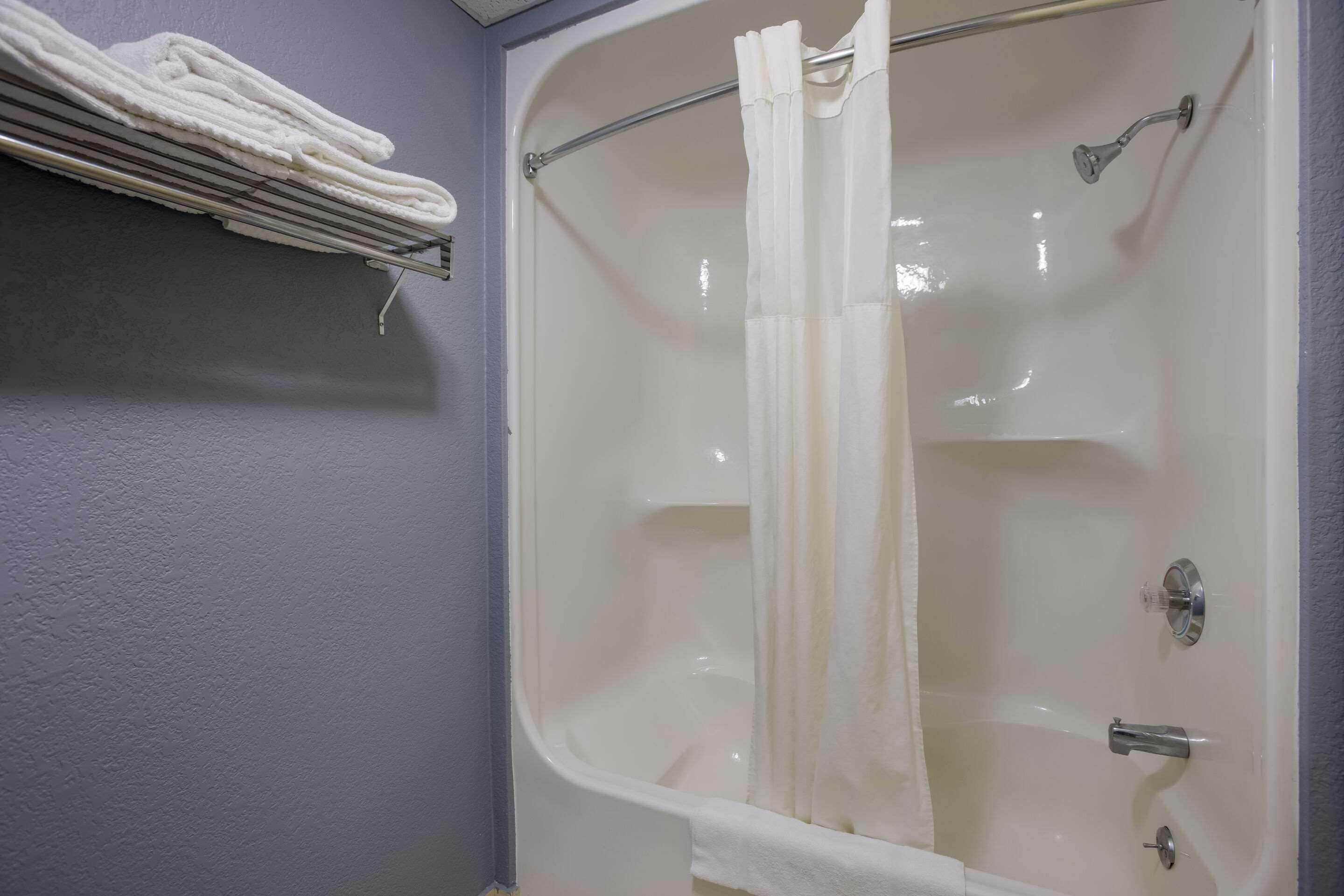 combined shower/bathtub, deep-soaking bathtub, free toiletries