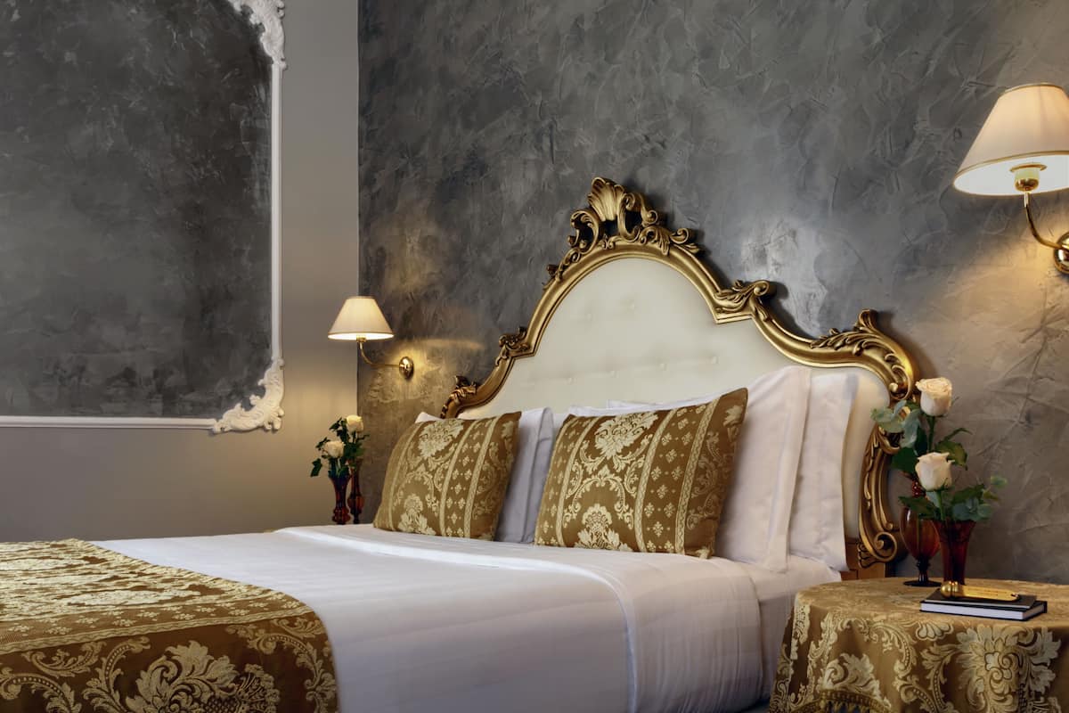 Couette en duvet d'oie, minibar, coffres-forts dans les chambres, bureau