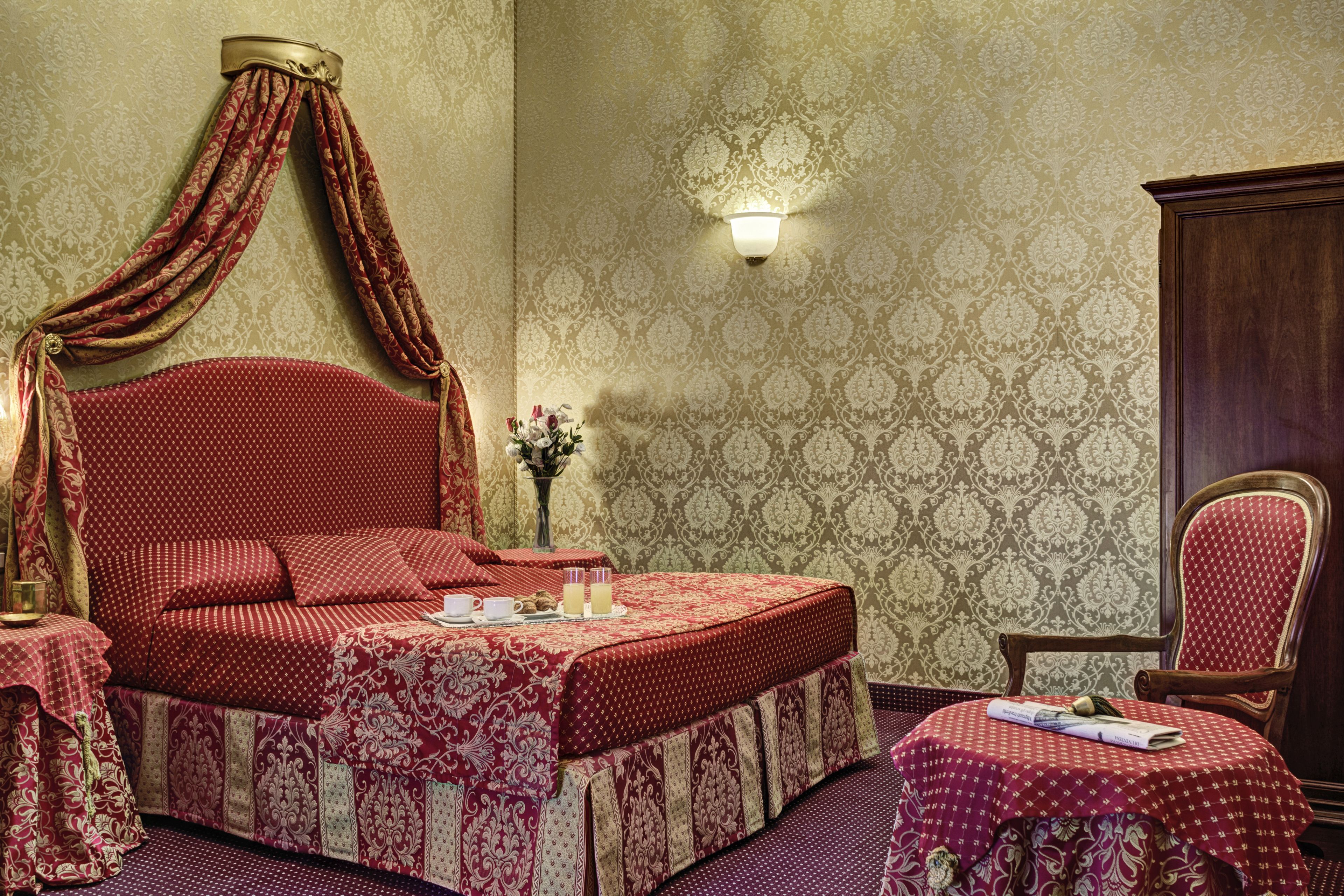 superior double or twin room | down duvets, minibar, in-room safe, desk