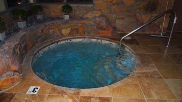 室內 Spa 池