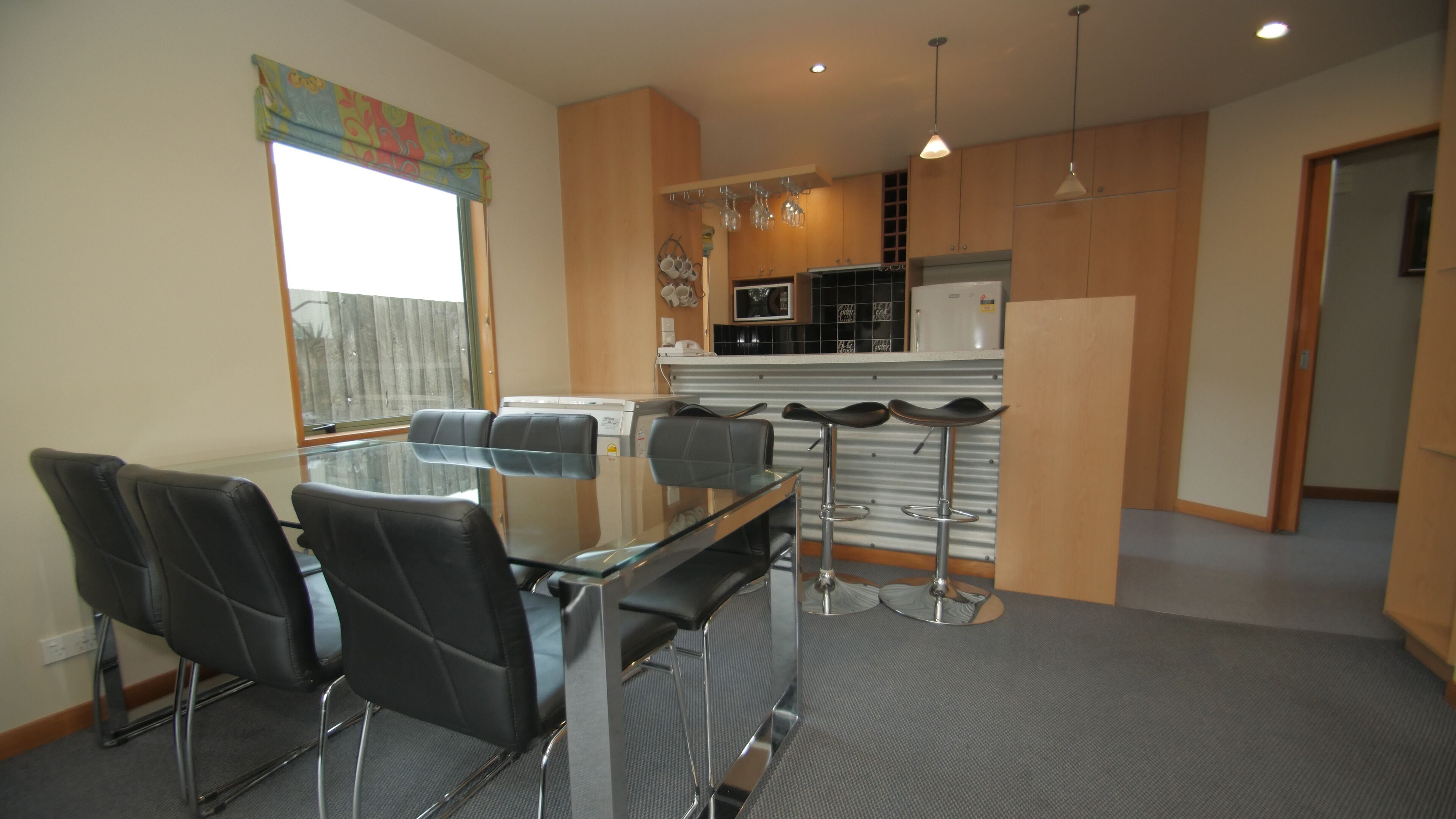 Televisi LCD 42-inci dengan saluran TV satelit dan TV