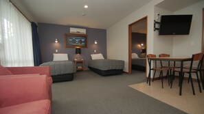 1 Bedroom Family Apartment | Minibar, bureau, espace de travail pour ordinateurs portables