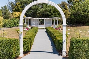 Outdoor wedding area - Copthorne Resort Solway Park (Masterton)