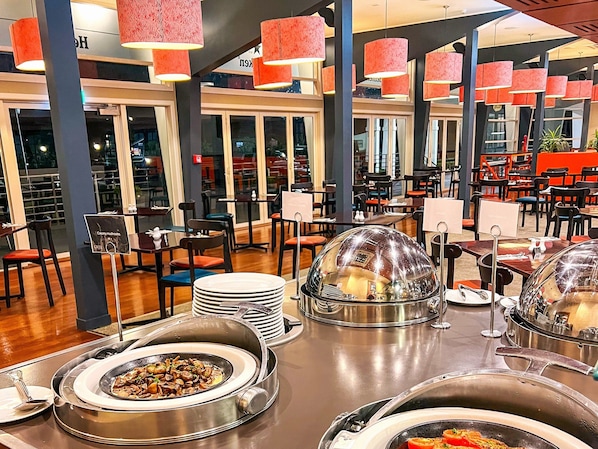Colazione a buffet a pagamento, servita tutte le mattine 