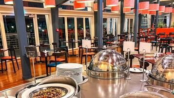 Daily buffet breakfast for a fee