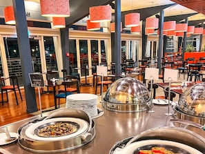 بوفيه فطور يوميًا مقابل رسوم