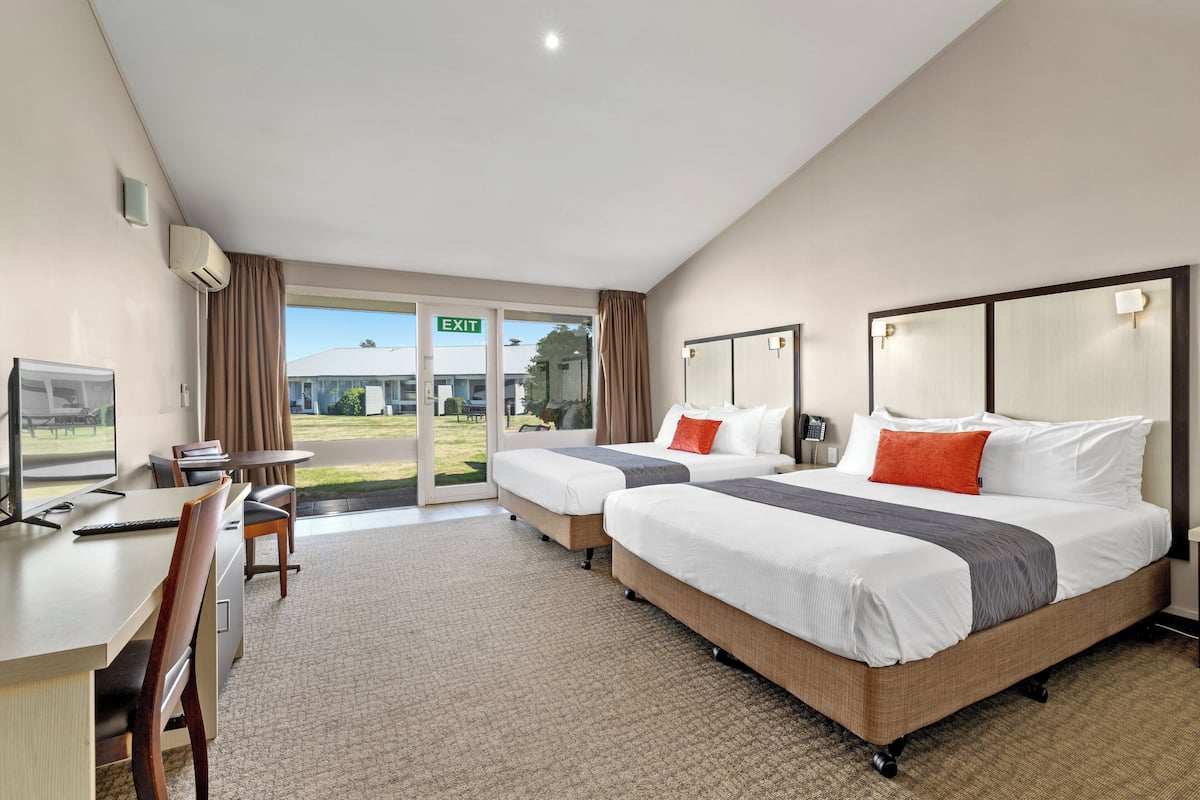 Superior Twin Room | In-room safe, desk, blackout curtains, soundproofing