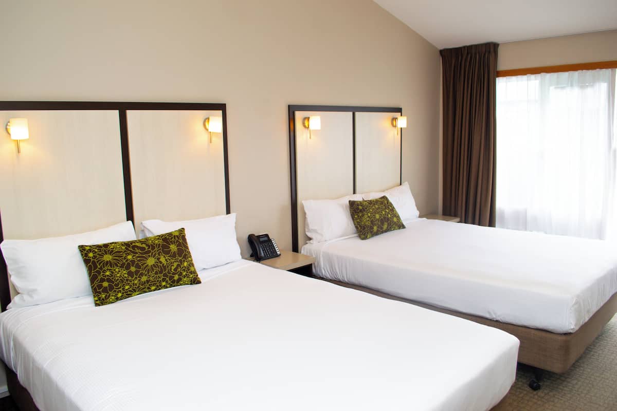 Standard Double or Twin Room | In-room safe, desk, blackout drapes, soundproofing