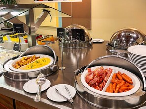 Frokostbuffé hver dag (mot et tillegg)