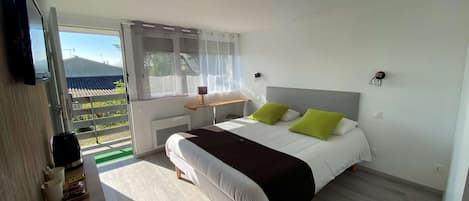 Standard Room, 1 Double Bed | Desk, laptop workspace, blackout drapes, iron/ironing board