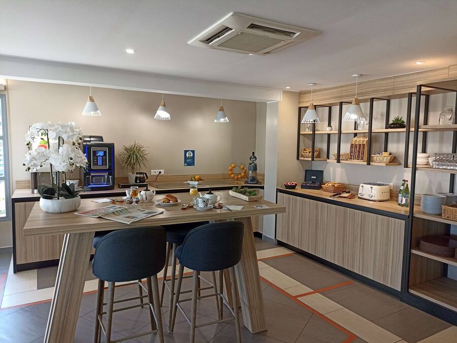 Desayuno buffet diario (EUR 11.9 por persona)