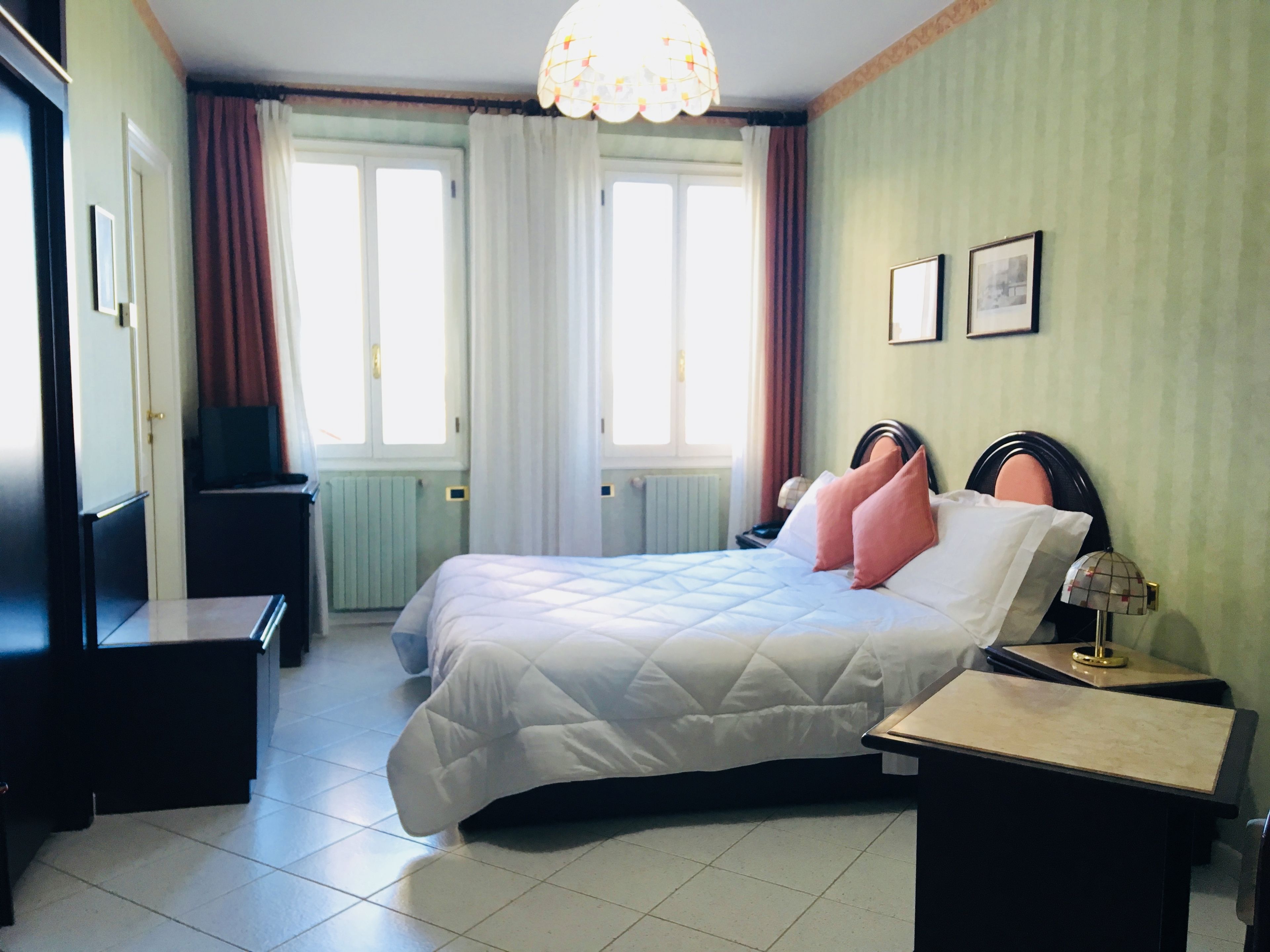 1 bedroom, premium bedding, down duvets, minibar