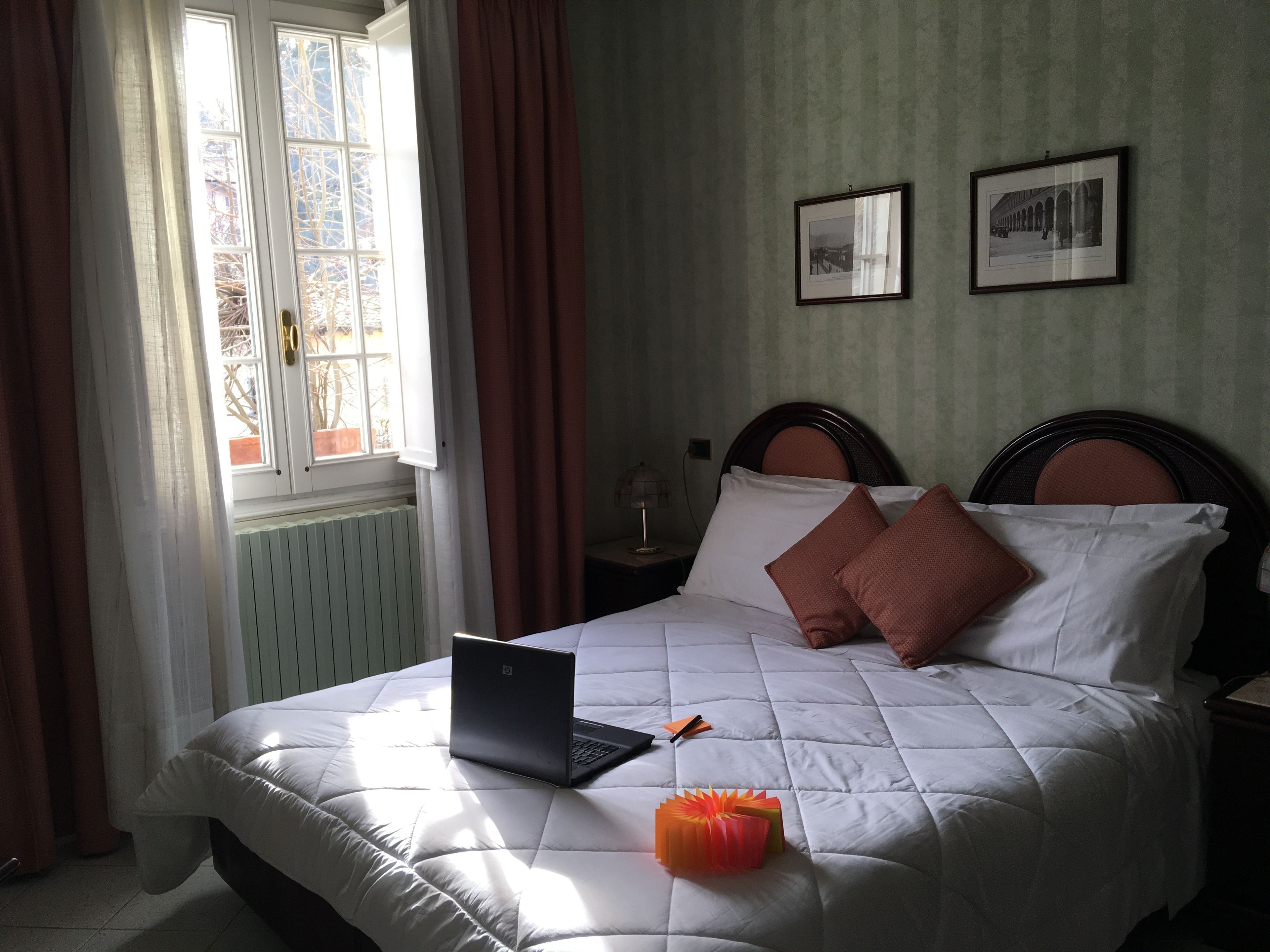 1 bedroom, premium bedding, down duvets, minibar