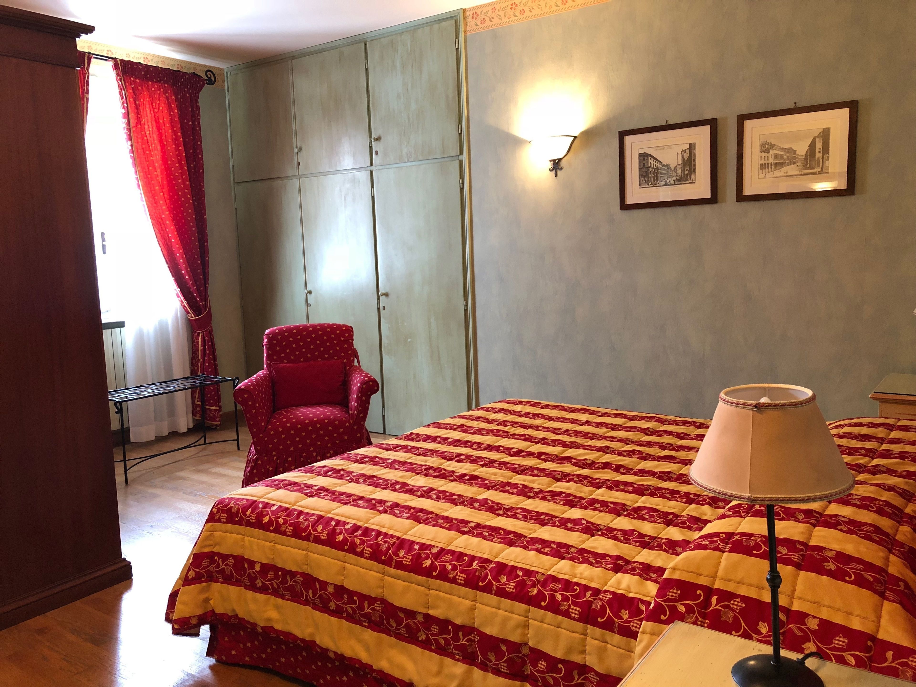 1 bedroom, premium bedding, down duvets, minibar