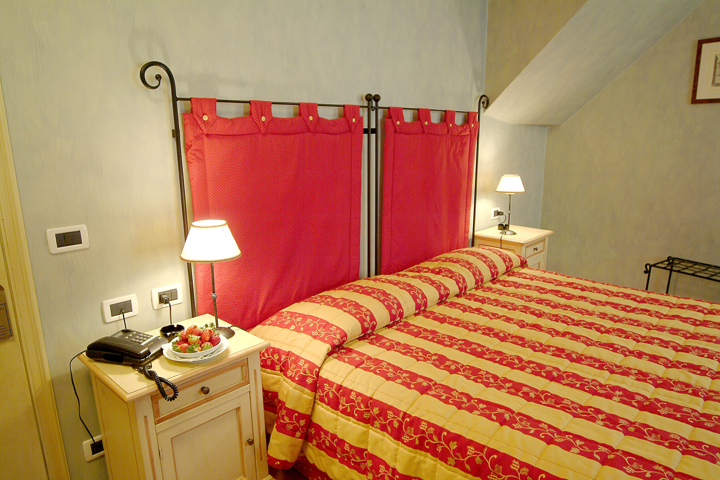 1 bedroom, premium bedding, down duvets, minibar