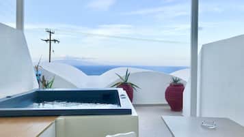 Maisonette (Seasonal Hot Tub) | Jetted bathtub
