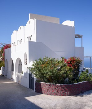 Exterior - Muses Cycladic Suites (Santorini)