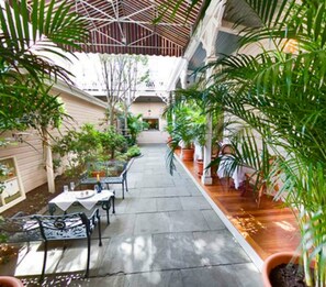 Courtyard - Hotel Alcott (Cape May)