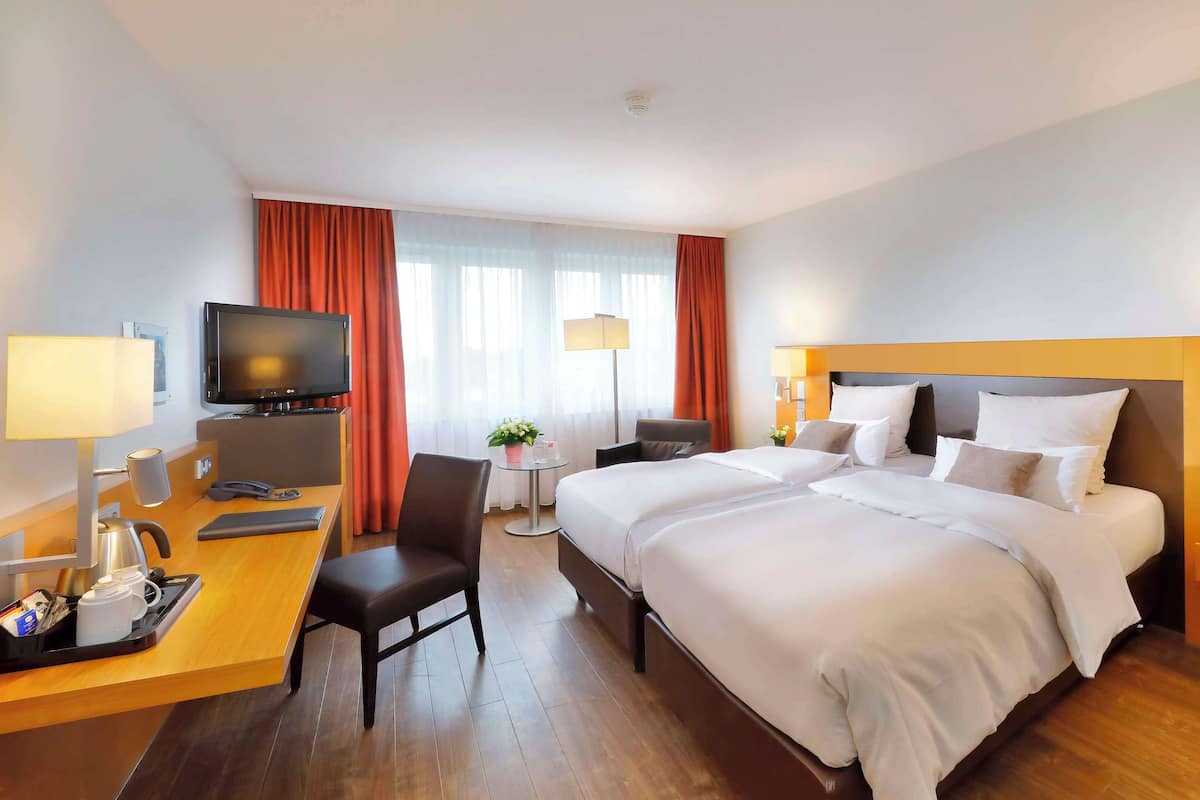 Classic Room, 2 Twin Beds | Minibar, in-room safe, desk, blackout drapes