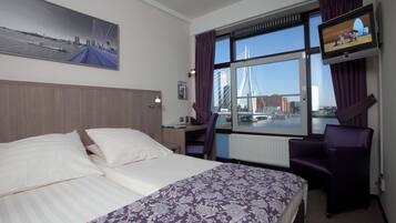 Deluxe Twin kamer, Uitzicht op rivier | Een strijkplank/strijkijzer, babybedden, gratis wifi