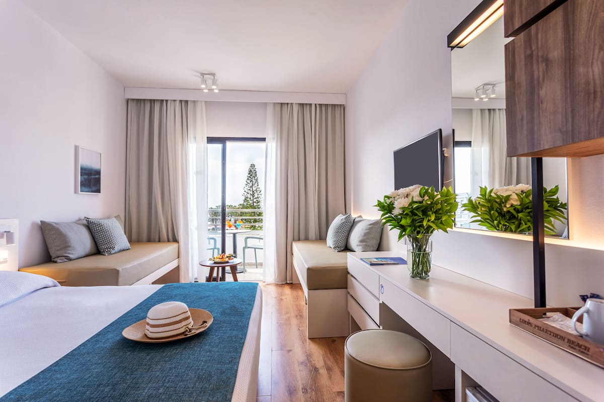 four-bedded room with sea view | 1 bedroom, in-room safe, desk, free cots/infant beds