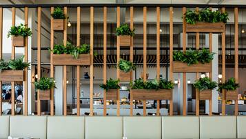 3 restaurants; breakfast, lunch, and dinner served