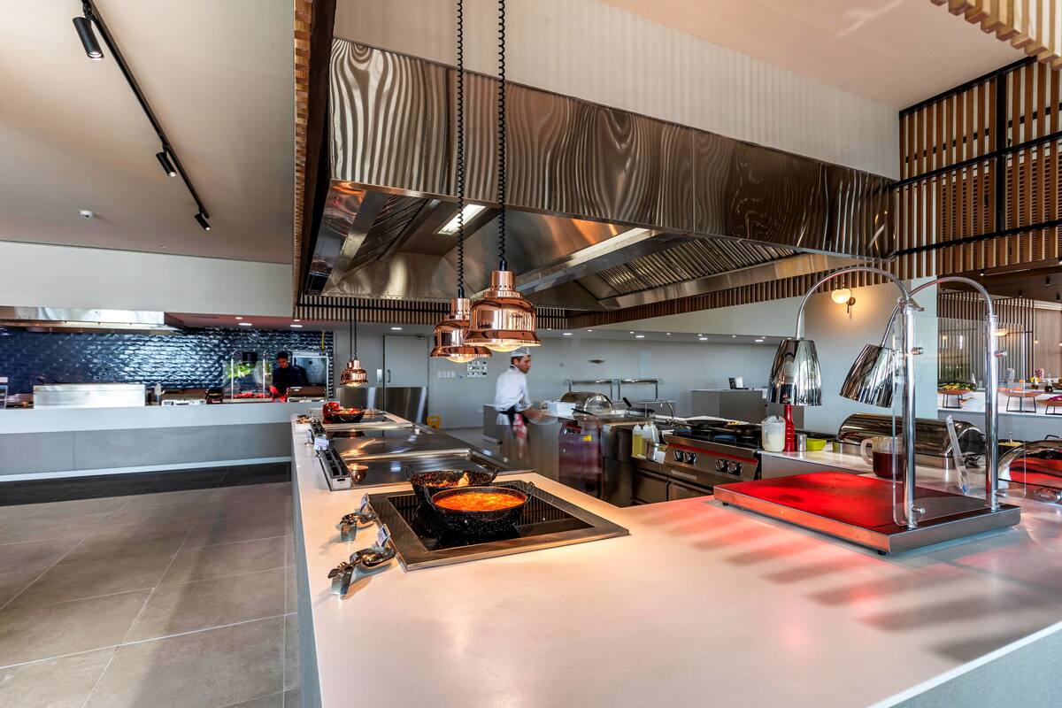 3 restaurants, breakfast, lunch, dinner served; asian cuisine