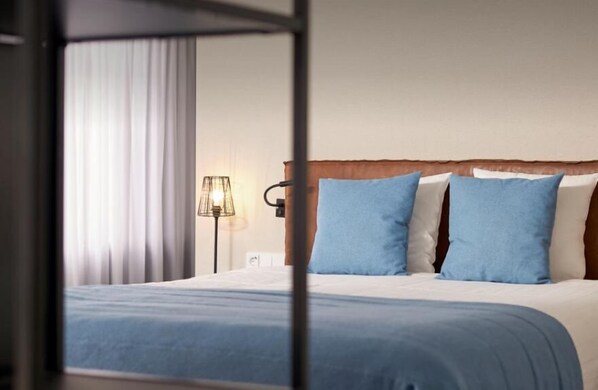 Caja fuerte, escritorio, espacio para trabajar con un portátil