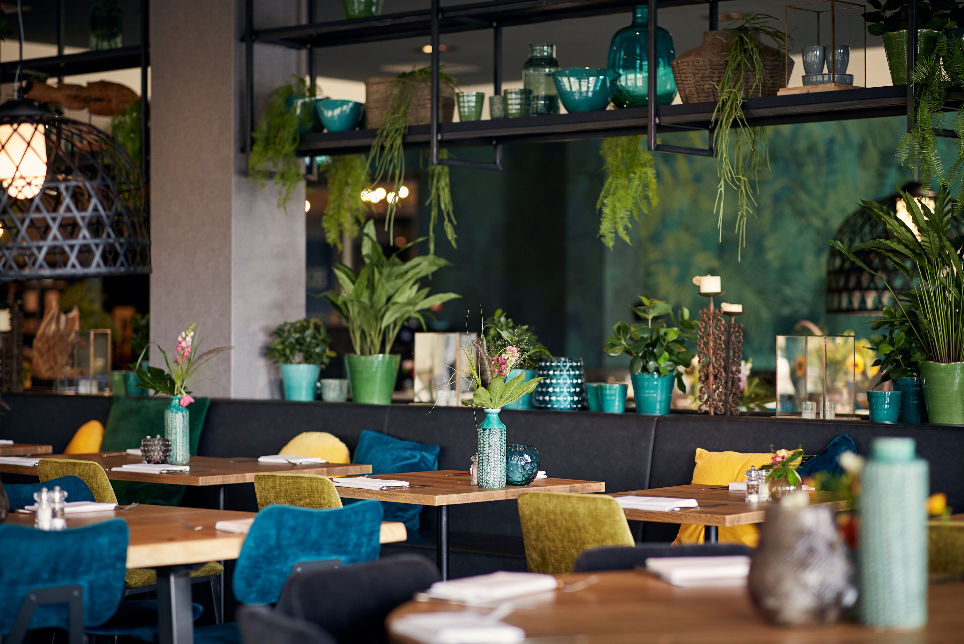 breakfast, lunch and dinner served