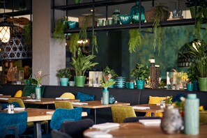 Breakfast, lunch and dinner served