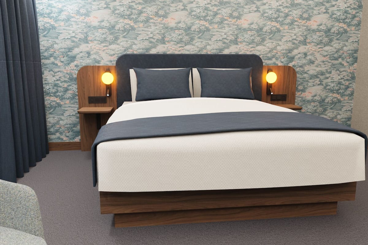 superior double room | 1 bedroom, in-room safe, desk, laptop workspace