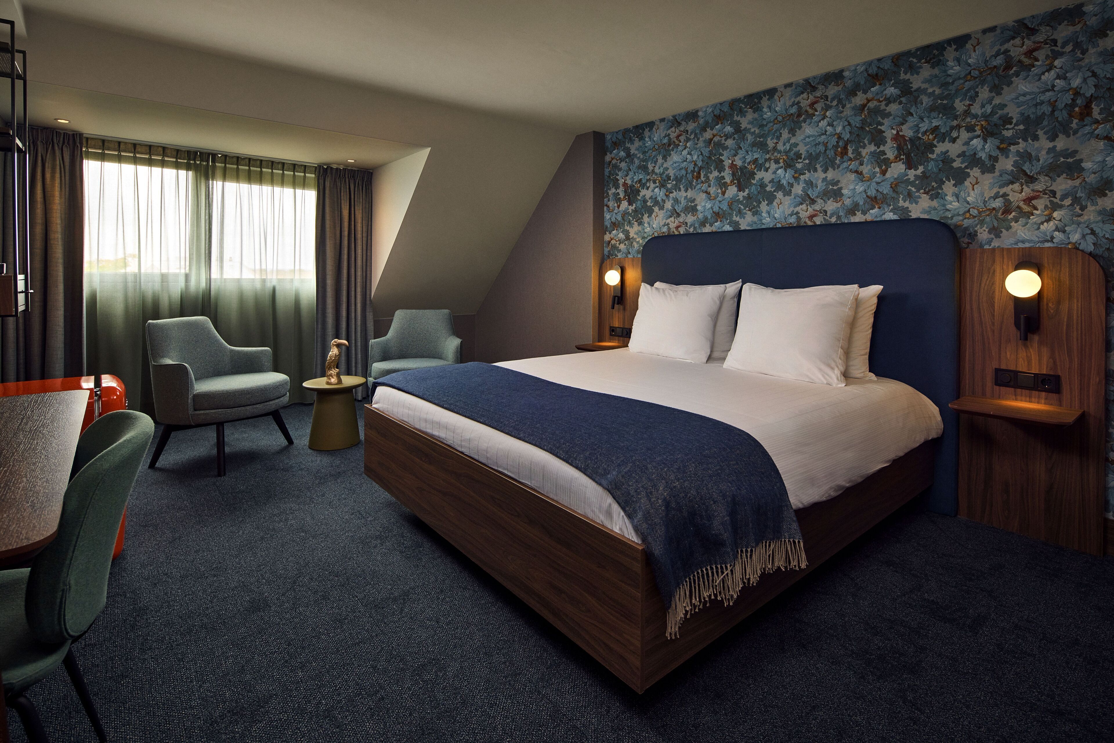 Chambre supérieure double, 1 très grand lit | Coffre-fort, bureau, espace de travail pour ordinateurs portables