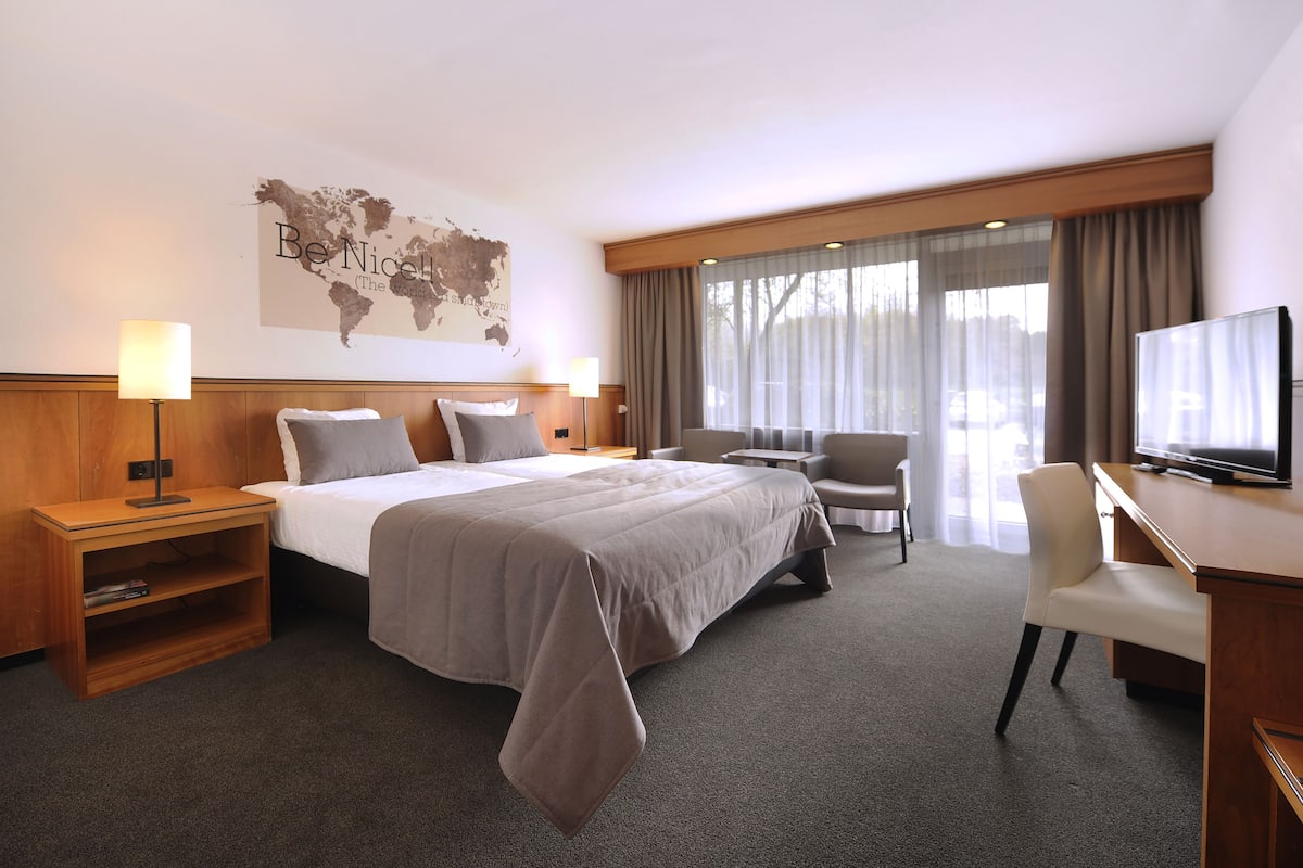 comfort double room | 1 bedroom, in-room safe, desk, laptop workspace