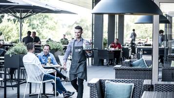 Breakfast, lunch and dinner served