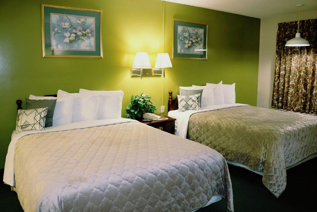Desk, iron/ironing board, WiFi, bed sheets