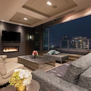 One King West Hotel & Residence