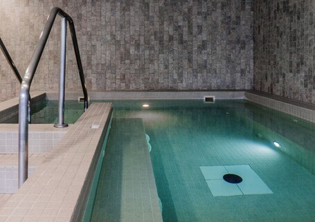 One King West Hotel Residence - Image 3