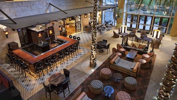 Tarjolla lounas, illallinen ja happy hour