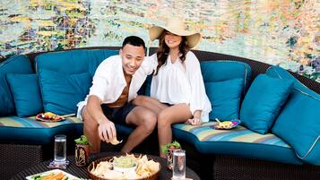 室外游泳池,恒温泳池,08:00 至 22:00 开放, 免费小屋, 日光浴躺椅