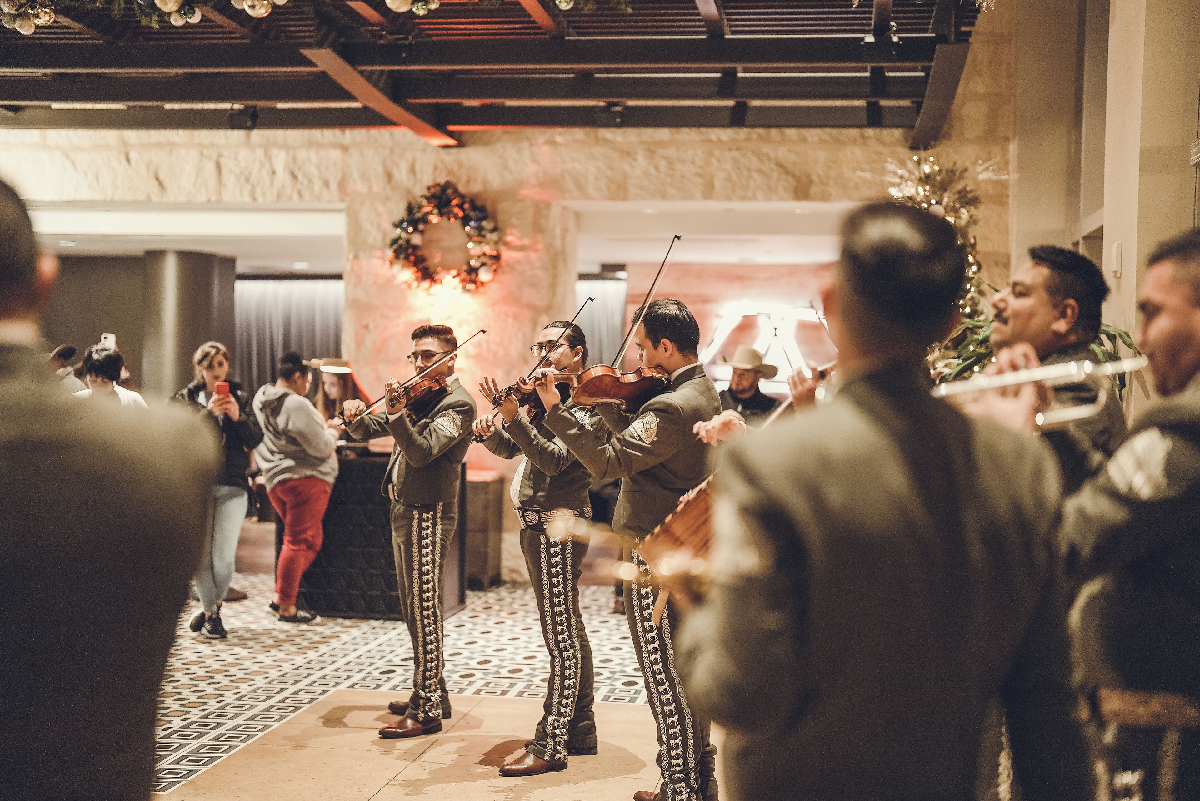 breakfast, lunch, dinner served; american cuisine, al fresco dining