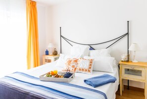 In-room safe, desk, cots/infant beds, rollaway beds - Hotel Mar Azul y Surf (Suances)