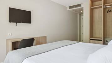 Couette en duvet d'oie, coffres-forts dans les chambres, bureau