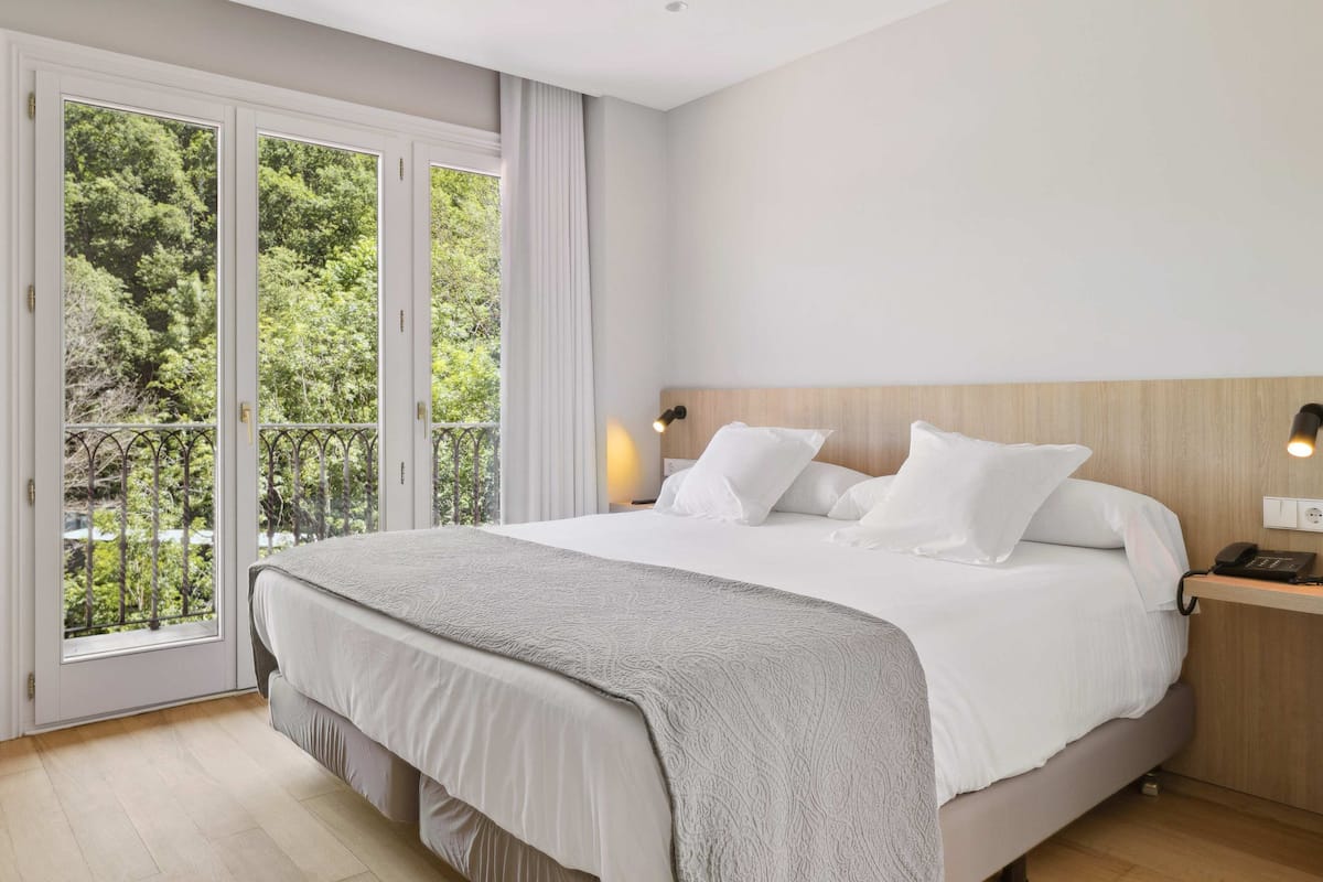 Double Room, Terrace | Down comforters, in-room safe, desk, laptop workspace