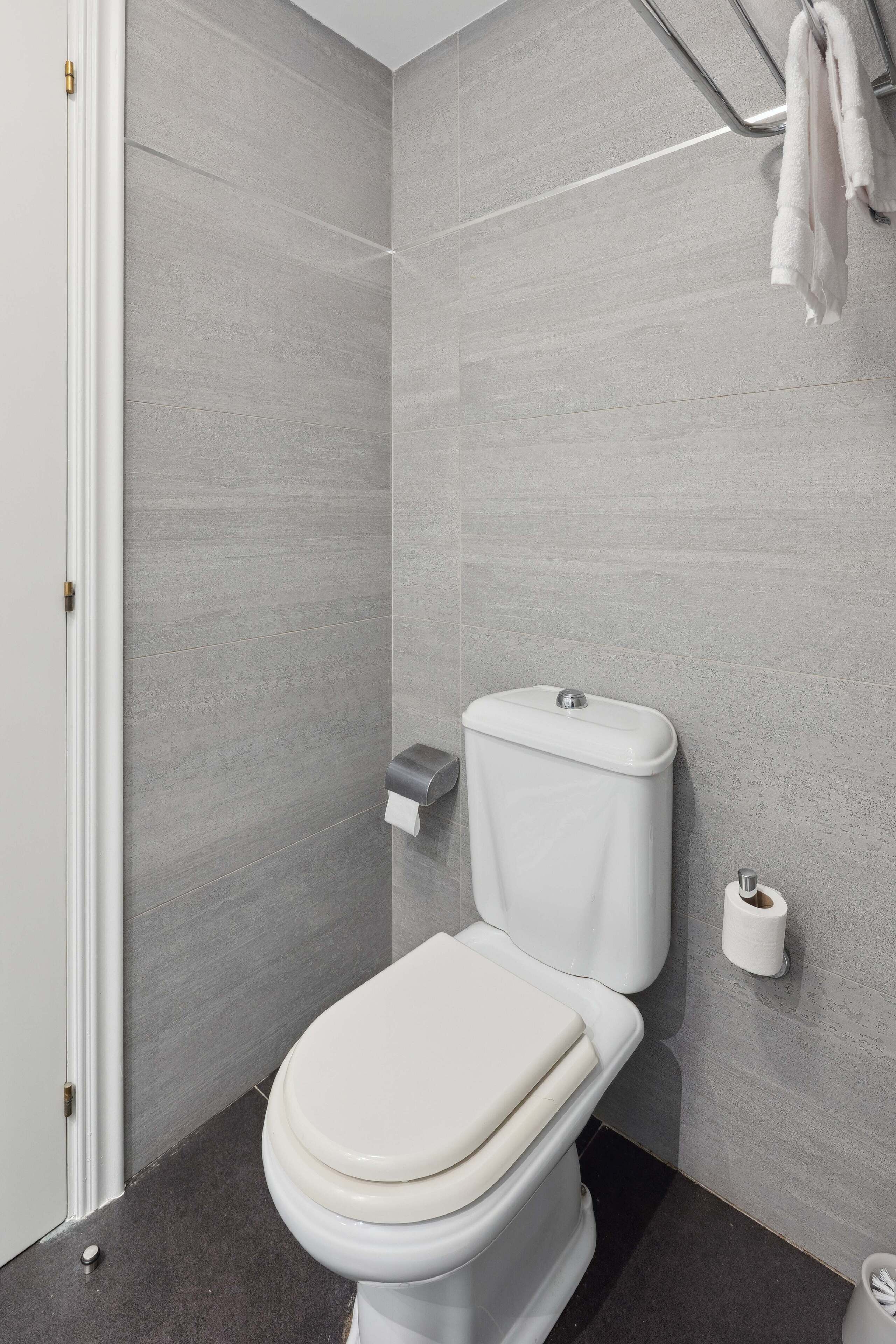 twin room | bathroom | hair dryer, towels