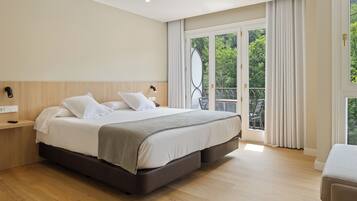 Couette en duvet d'oie, coffres-forts dans les chambres, bureau