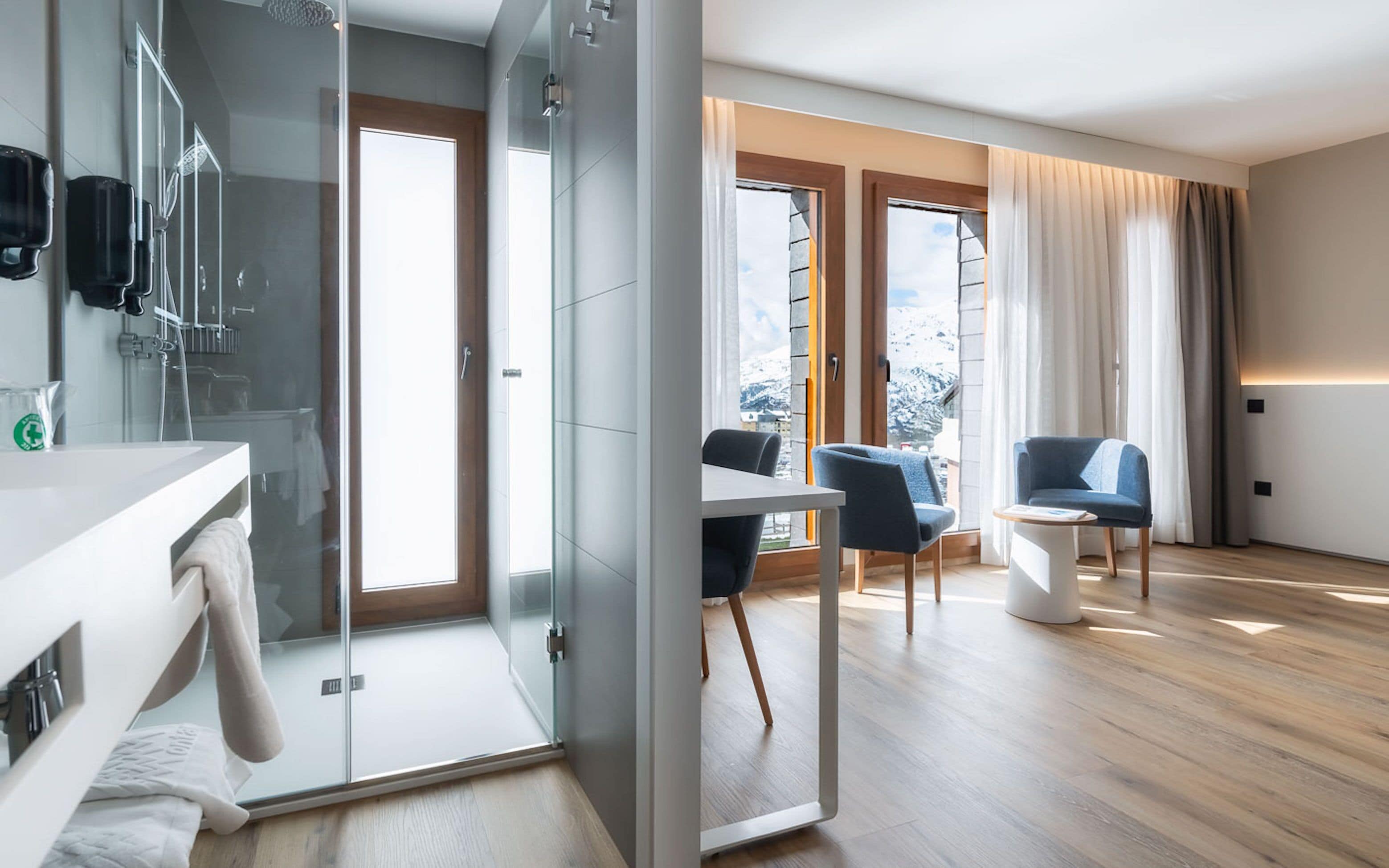 comfort room | 1 bedroom, in-room safe, desk, blackout curtains